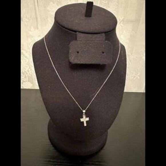 Timeless Elegance Silver Cross Pendant Necklace - Picture 2 of 4